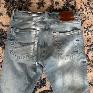 Light Wash Levi Skinny Jeans